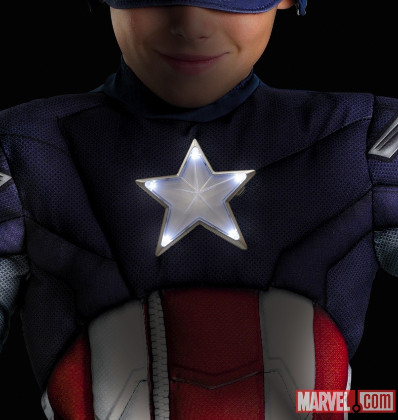 Captain America Avengers Muscle Light Up (Detail)