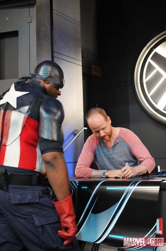 San Diego Comic-Con 2011: Joss Whedon signing at the Marvel booth