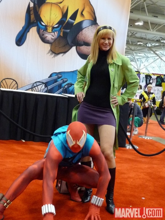 Scarlet Spider and Gwen Stacey cosplayers at Fan Expo Canada
