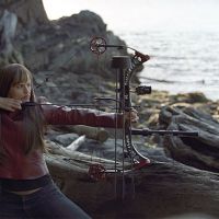 Elektra with bow and arrow