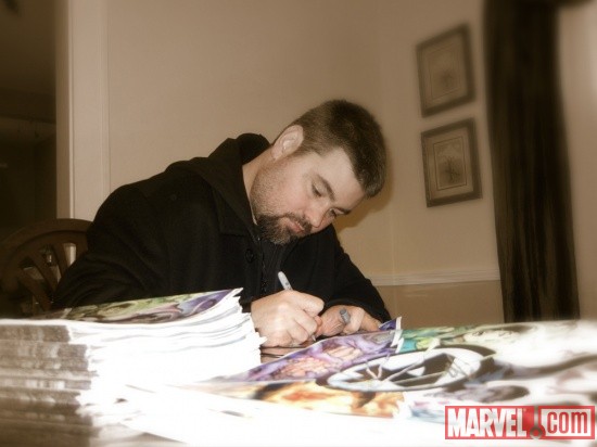 Jonathan Hickman signing Fantastic Four #587
