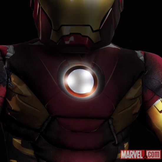 Iron Man Mark 7 Avengers Muscle Light Up (Detail)