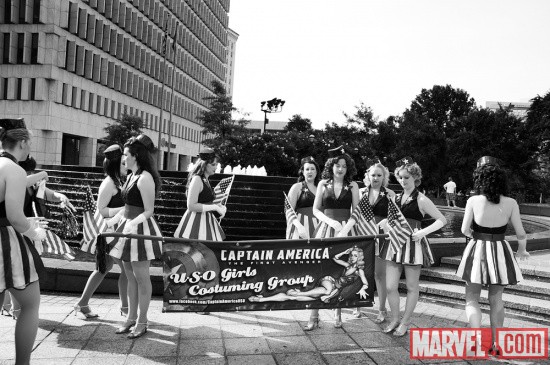 Dragon*Con 2011: Captain America Girls before the Parade
