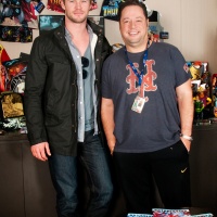 Thor's Chris Hemsworth and Joe Quesada pose for the camera in Marvel HQ
