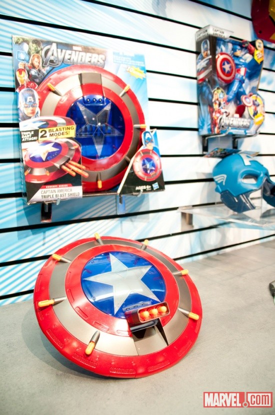 Hasbro Marvel's The Avengers Captain America Triple Blast Shield 